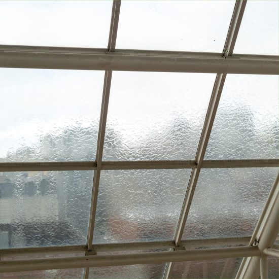 verrière sous la pluie 550x550